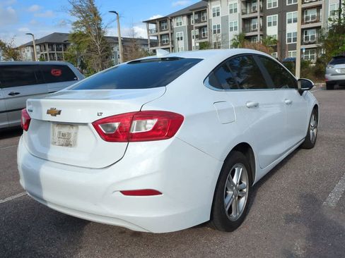 Used 2017 Chevrolet Cruze LT image 6