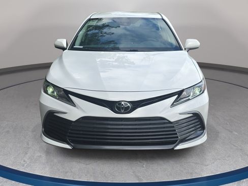 Used 2022 Toyota Camry LE FWD image 2