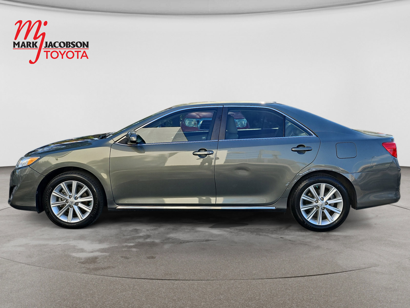 Used 2012 Toyota Camry XLE w/ Leather Pkg FWD image 14