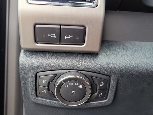 Used 2022 Ford F350 Platinum w/ FX4 Off-Road Package AWD/4WD image 19