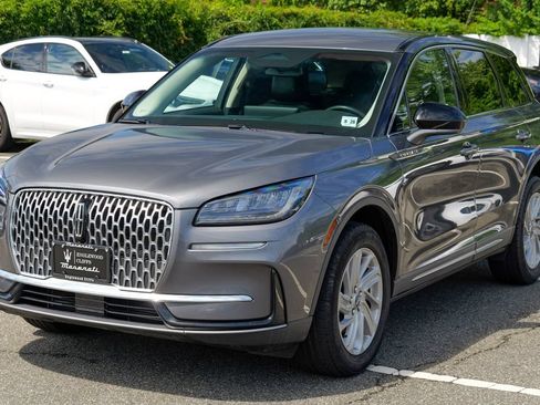 Used 2023 Lincoln Corsair AWD image 3