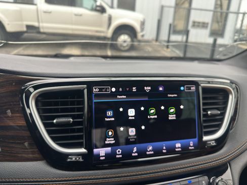 Used 2021 Chrysler Pacifica Pinnacle image 7