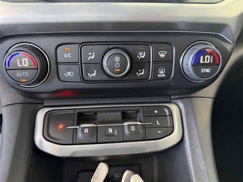 Used 2023 GMC Acadia SLE w/ Driver Convenience Package image 31