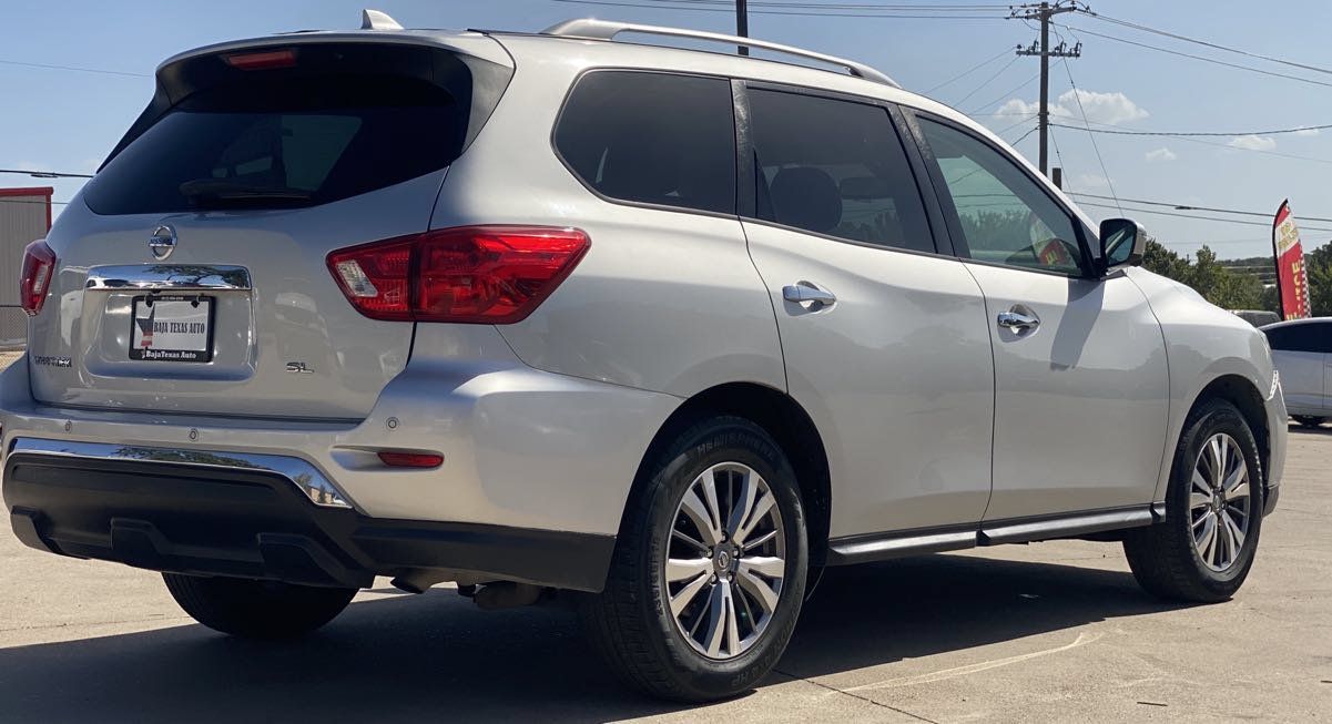Used 2019 Nissan Pathfinder SL FWD image 4