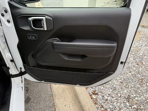 Used 2024 Jeep Gladiator Sport image 34