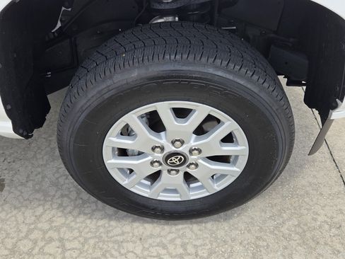 Certified 2025 Toyota Tacoma SR5 AWD/4WD image 12