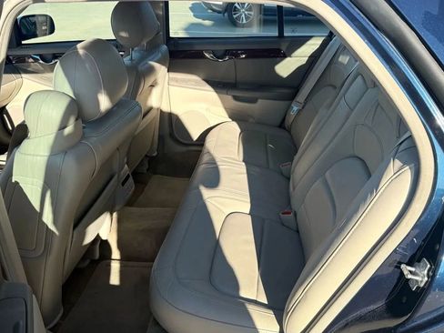 Used 2005 Cadillac De Ville DTS w/ Equipment Group image 15