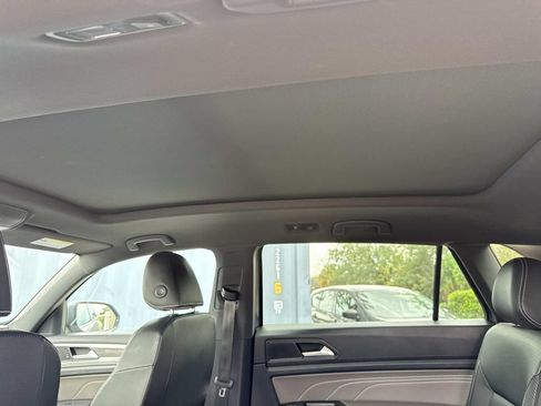 Used 2022 Volkswagen Atlas Cross Sport SE FWD image 16