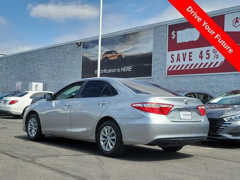 Used 2017 Toyota Camry LE FWD image 2