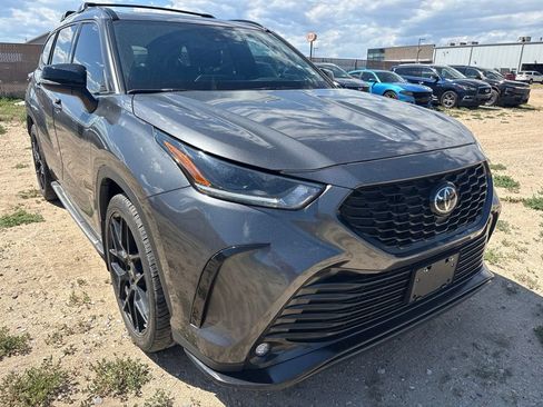 Used 2024 Toyota Highlander XSE AWD/4WD image 7