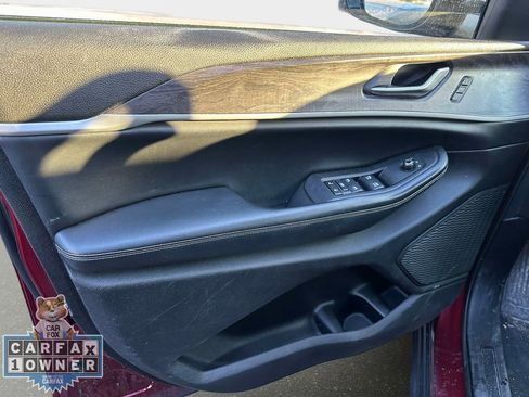 Used 2023 Jeep Grand Cherokee L Limited w/ Black Appearance Package image 17