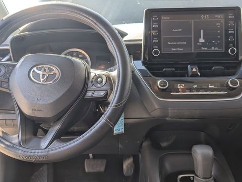 Used 2020 Toyota Corolla LE FWD image 19