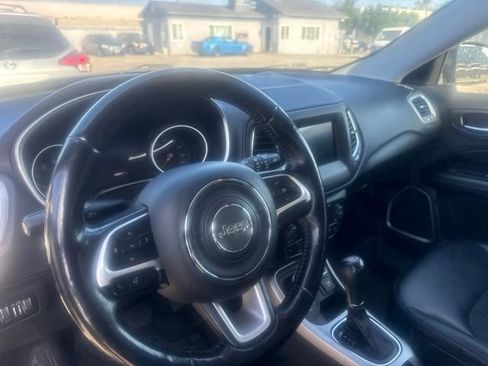 Used 2018 Jeep Compass Latitude w/ Popular Equipment Group AWD/4WD image 9