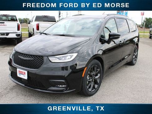 Used 2025 Chrysler Pacifica Limited FWD image 1