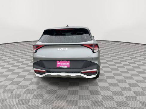 Used 2024 Kia Sportage LX image 7