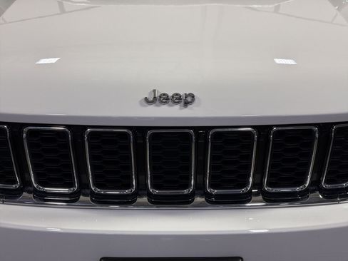 Used 2023 Jeep Grand Cherokee Limited AWD/4WD image 12