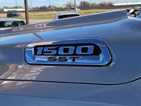 Used 2025 RAM 1500 Laramie image 14