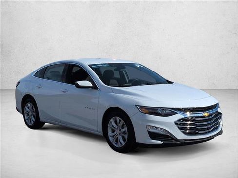 Certified 2022 Chevrolet Malibu LT FWD image 2