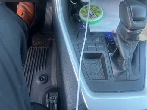 Used 2020 Toyota RAV4 XLE image 4