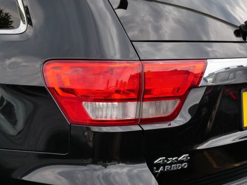 Used 2011 Jeep Grand Cherokee Laredo AWD/4WD image 7