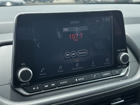 Used 2024 Nissan Rogue SV FWD image 17