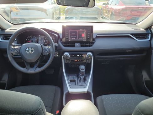 Used 2022 Toyota RAV4 XLE w/ Convenience Package FWD image 17