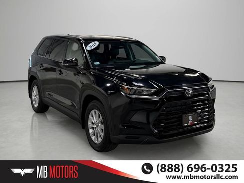 Used 2025 Toyota Grand Highlander AWD image 2