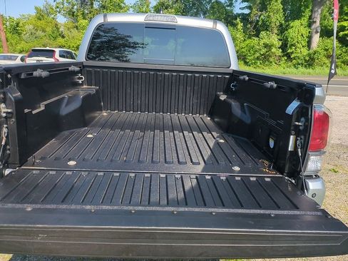 Used 2020 Toyota Tacoma TRD Sport w/ Technology Package AWD/4WD image 7