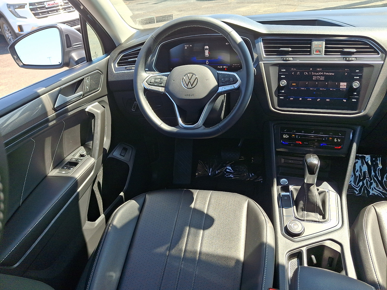 Used 2024 Volkswagen Tiguan SE AWD/4WD image 10