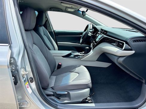 Used 2018 Toyota Camry LE FWD image 24