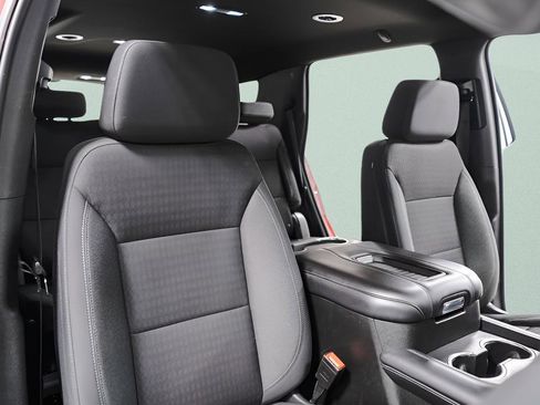 Used 2023 GMC Yukon SLE image 33