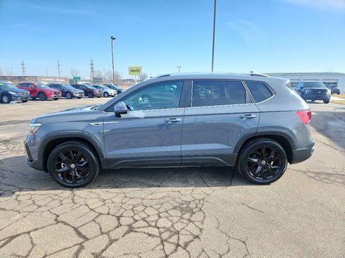 Used 2023 Volkswagen Taos SE image 1