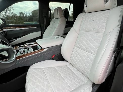 Used 2025 Cadillac Escalade Sport Platinum w/ LPO, ONYX Package image 10