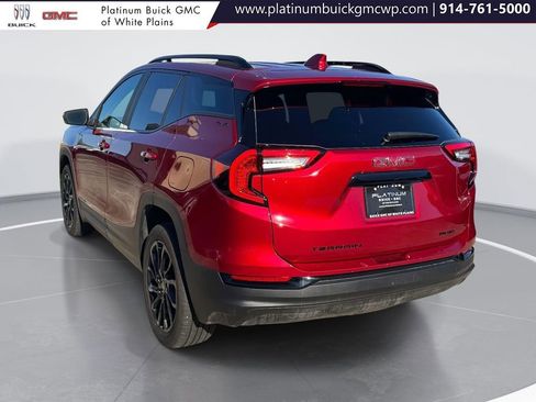 Used 2024 GMC Terrain SLE w/ Driver Convenience Package image 5