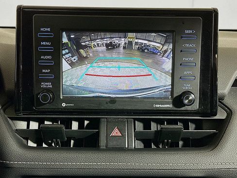 Used 2020 Toyota RAV4 XLE w/ Convenience Package image 16