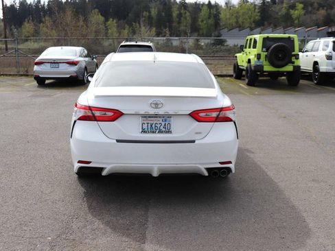 Certified 2020 Toyota Camry SE image 6