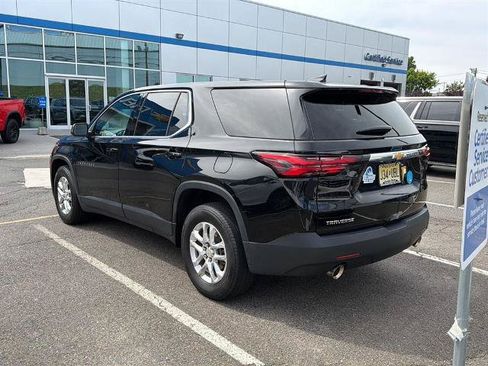 Used 2023 Chevrolet Traverse LS FWD image 4