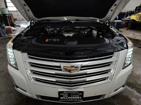 Used 2018 Cadillac Escalade ESV Platinum image 41