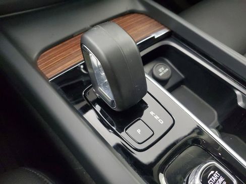 Certified 2024 Volvo XC60 B5 Plus w/ Protection Package Premier image 34