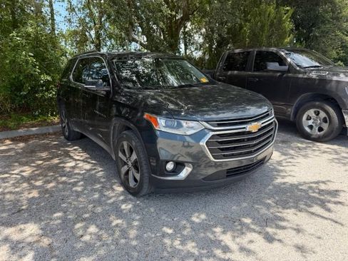 Used 2019 Chevrolet Traverse LT w/ LT Premium Package FWD image 2