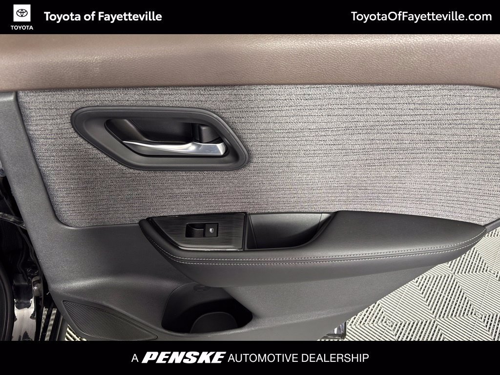 Used 2022 Nissan Rogue SV AWD/4WD image 15