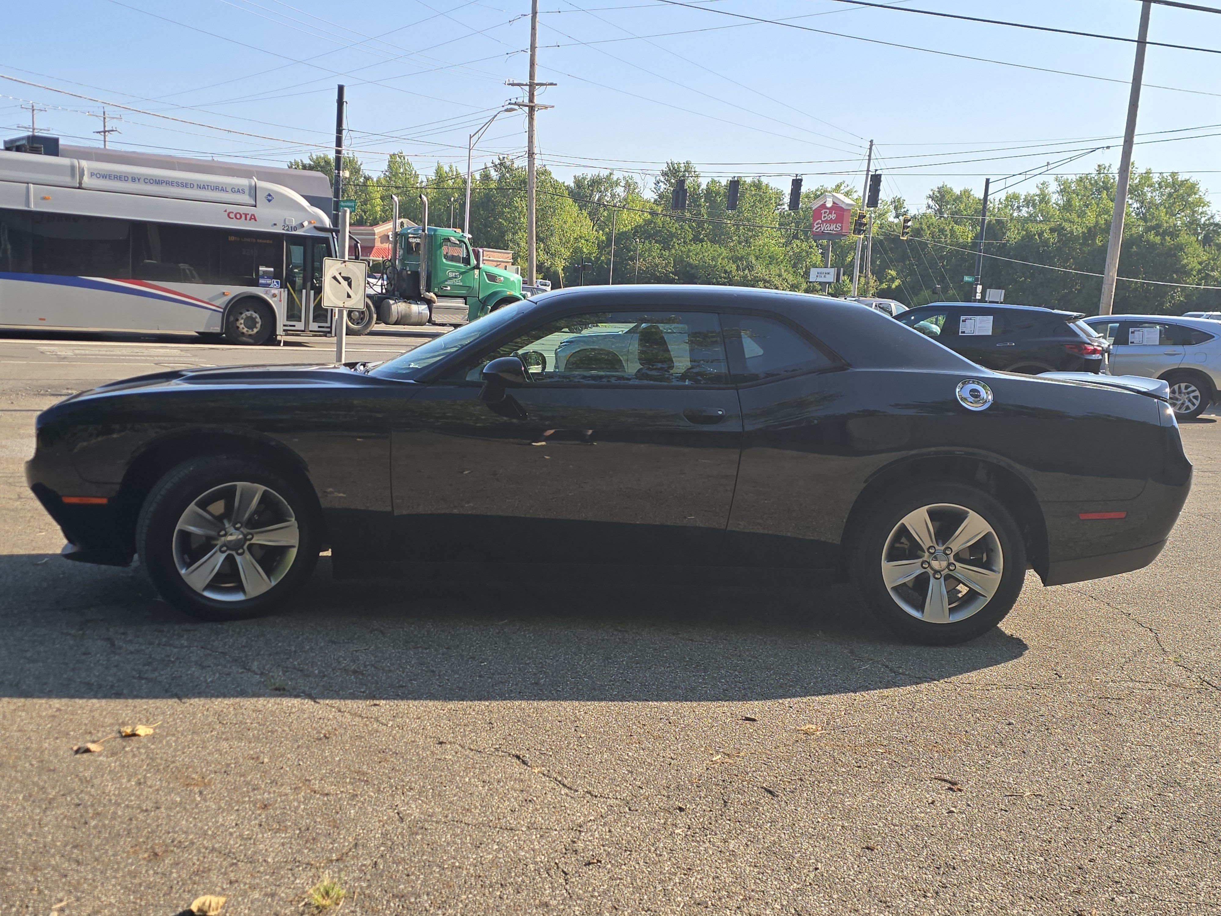 Used 2019 Dodge Challenger SXT RWD image 4