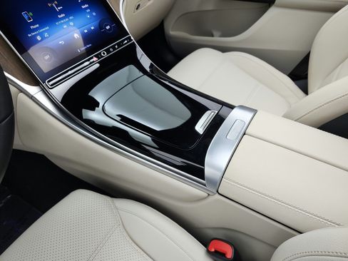 Used 2024 Mercedes-Benz GLC 300 image 11