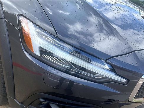 Certified 2025 Volvo V60 B5 Cross Country Plus AWD/4WD image 39