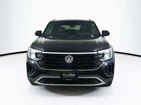 Used 2025 Volkswagen Atlas Cross Sport SE image 2