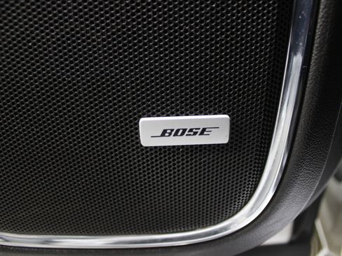 Used 2018 Chevrolet Suburban Premier image 8