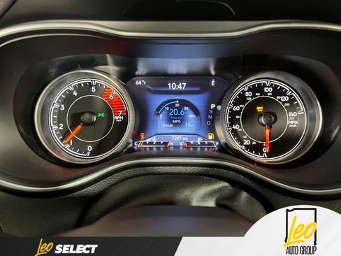 Used 2022 Jeep Cherokee Latitude Lux w/ Sun & Sound Group AWD/4WD image 19