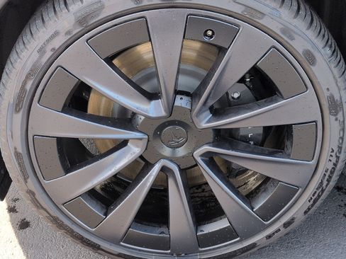 Used 2024 Tesla Model X image 13