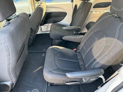 Used 2023 Chrysler Voyager LX FWD image 14