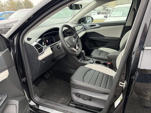 New 2025 Volkswagen Taos SEL image 9